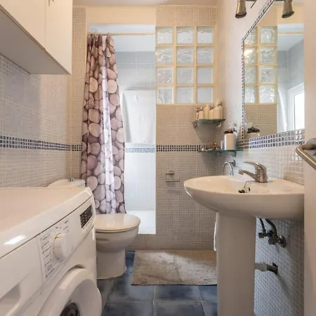 Seaview 2br Cozy Apartman